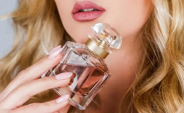 بهترین عطرهای ارزان زنانه